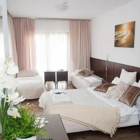 Grot לינה וארוחת בוקר 3*