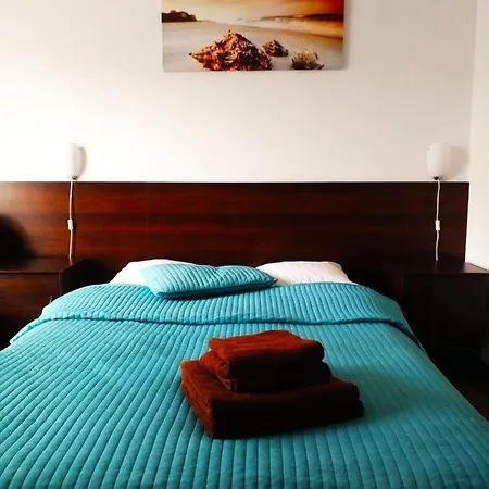 לינה וארוחת בוקר Grot 3*