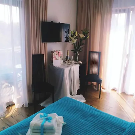 לינה וארוחת בוקר Grot 3*