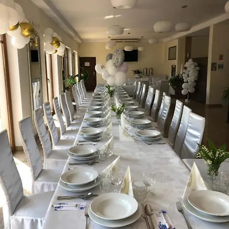 לינה וארוחת בוקר Grot 3*