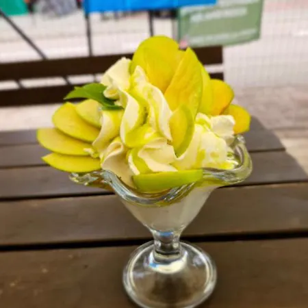 לינה וארוחת בוקר Grot 3*